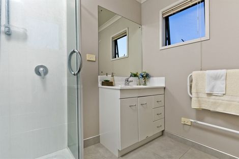 Photo of property in 14 Sapperton Drive, Henderson, Auckland, 0612