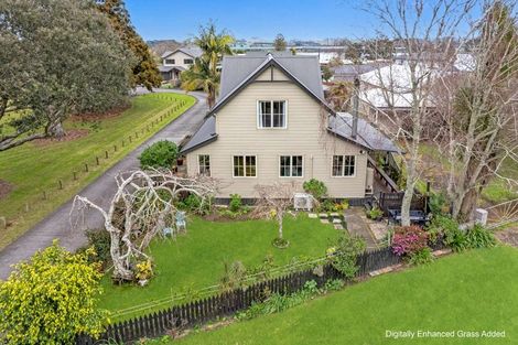 Photo of property in 16 Rangiwhea Road, Waiuku, 2123