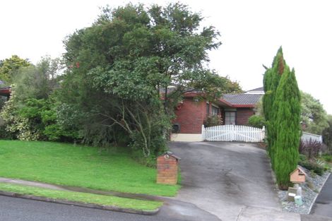Photo of property in 33 Lexington Drive, Botany Downs, Auckland, 2010