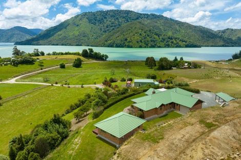 Photo of property in 888 Queen Charlotte Drive, Linkwater, Picton, 7281