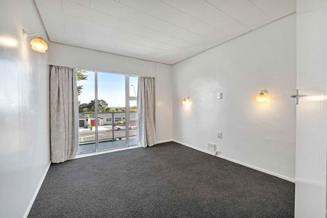 Photo of property in 3/341 Devon Street West, New Plymouth, 4310