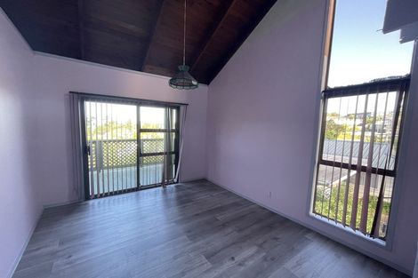 Photo of property in 313 Don Buck Road, Massey, Auckland, 0614