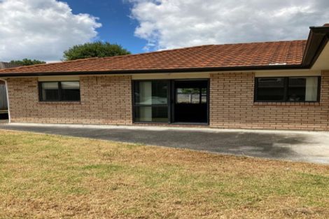 Photo of property in 5 Burton's Drive, Swanson, Auckland, 0614