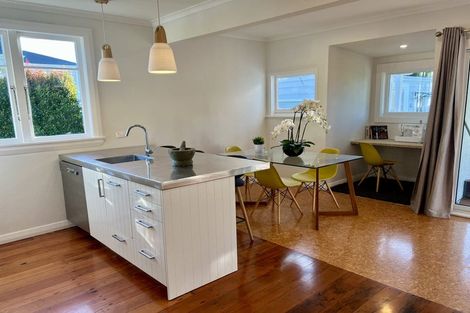 Photo of property in 2 Brassey Street, Waverley, 4510