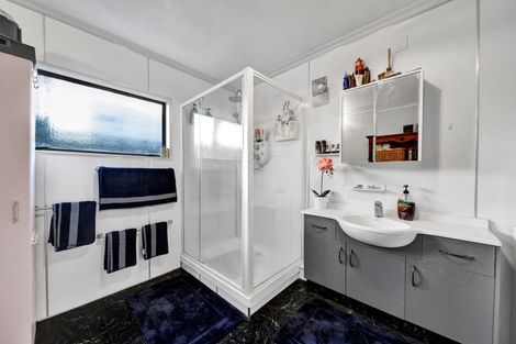 Photo of property in 84 Pioneer Road, Moturoa, New Plymouth, 4310