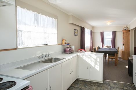 Photo of property in 19 Mokau Place, Terrace End, Palmerston North, 4410