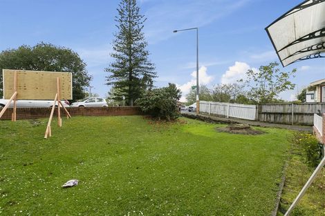 Photo of property in 3154 Great North Road, New Lynn, Auckland, 0600