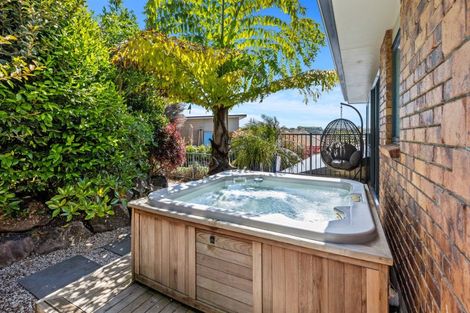 Photo of property in 18 Ko Place, Pyes Pa, Tauranga, 3112