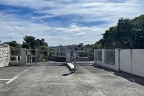Photo of property in The Haven, 15/120 Beach Haven Road, Beach Haven, Auckland, 0626