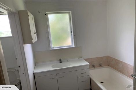 Photo of property in 5 Ingleby Place, Kelston, Auckland, 0602