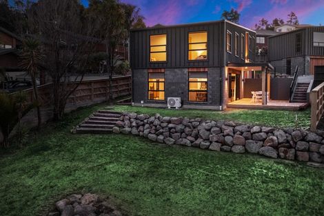 Photo of property in 9 Kaihuia Lane, Oratia, Auckland, 0604