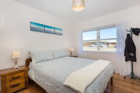 Photo of property in 1/136 Chivalry Road, Glenfield, Auckland, 0629