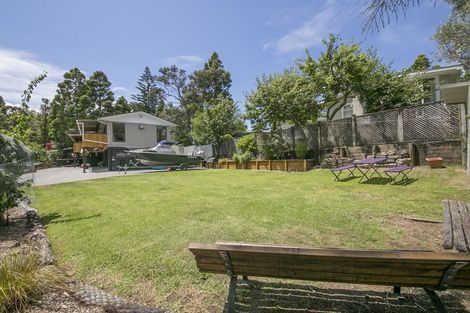Photo of property in 124 Takahe Road, Titirangi, Auckland, 0604