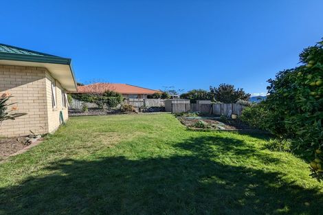 Photo of property in 10 Crown Hill, Paraparaumu, 5032