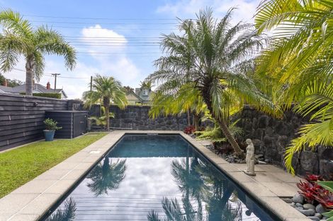 Photo of property in 13 Maritime Terrace, Birkenhead, Auckland, 0626
