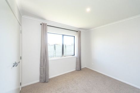 Photo of property in 6 Cross Street, Castlecliff, Whanganui, 4501
