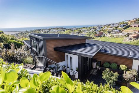 Photo of property in 17 Drayton Drive, Mount Pleasant, Christchurch, 8081