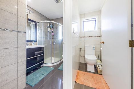 Photo of property in 2/17 Shalimar Place, Clover Park, Auckland, 2019