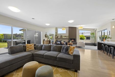 Photo of property in 32 Redwood Crescent, Hurdon, New Plymouth, 4310