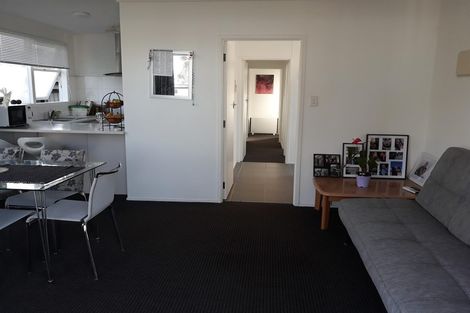 Photo of property in 2/206 Lake Road, Northcote, Auckland, 0627