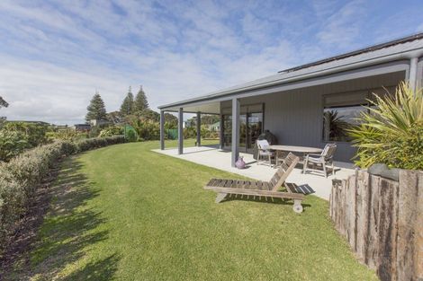 Photo of property in 36 Ripiro Drive, Baylys Beach, Dargaville, 0377