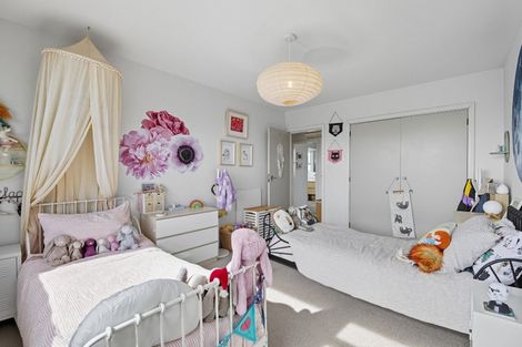 Photo of property in 21 Woodstock Place, Russley, Christchurch, 8042