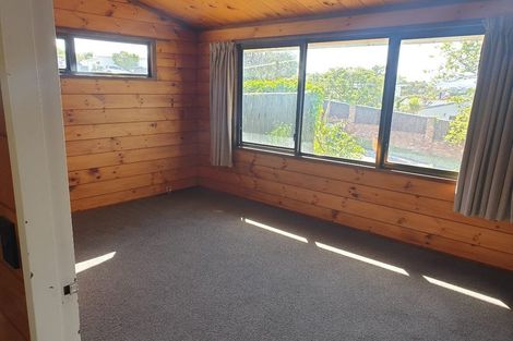 Photo of property in 5 Arahanga Grove, Maupuia, Wellington, 6022