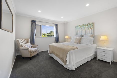 Photo of property in 60 Chesterfield Way, Orewa, 0931