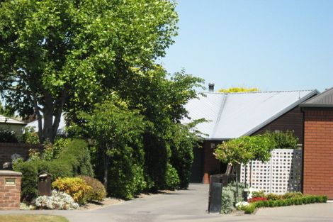 Photo of property in 24 Brockhall Lane, Avonhead, Christchurch, 8042