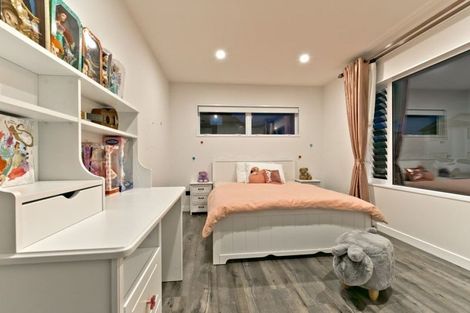 Photo of property in 91 San Valentino Drive, Henderson, Auckland, 0612