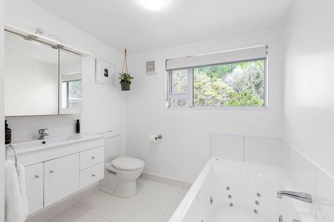 Photo of property in 277 Queens Drive, Lyall Bay, Wellington, 6022