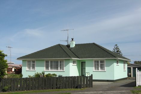 Photo of property in 5 Kuaka Place, Castlecliff, Whanganui, 4501