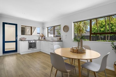 Photo of property in 2/388 Devonport Road, Tauranga South, Tauranga, 3112