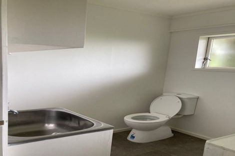 Photo of property in 28 Woodhouse Avenue, Karori, Wellington, 6012