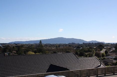 Photo of property in 103 Kakariki Grove, Waikanae, 5036