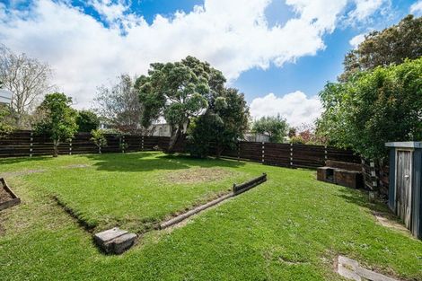 Photo of property in 40 Divich Avenue, Te Atatu South, Auckland, 0610