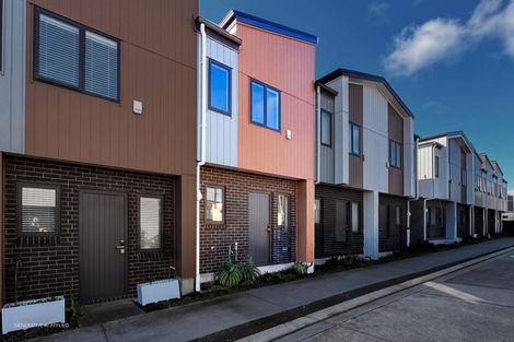 Photo of property in 16 Papatahi Lane, Flat Bush, Auckland, 2019