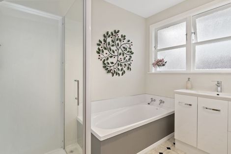 Photo of property in 7 Onehuka Road, Tirohanga, Lower Hutt, 5010