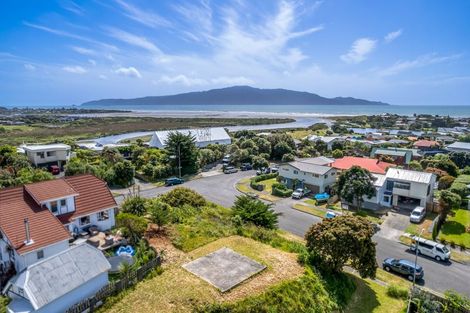 Photo of property in 39 Hicks Crescent, Waikanae Beach, Waikanae, 5036