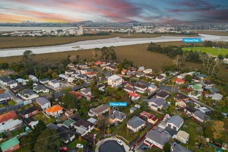Photo of property in 9 Devon Street, Te Atatu South, Auckland, 0610