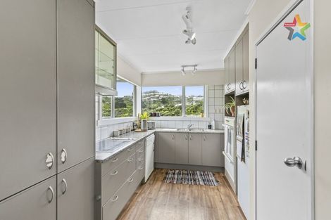 Photo of property in 17 Maple Grove, Maungaraki, Lower Hutt, 5010