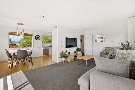 Photo of property in 16 Arlette Place, Massey, Auckland, 0614