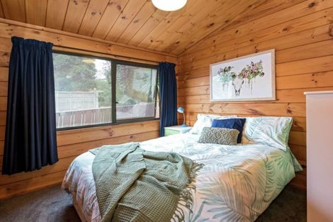 Photo of property in 35 Botany Road, Botany Downs, Auckland, 2010