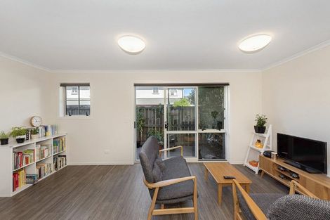 Photo of property in 2 Chiefs Court, Hamilton East, Hamilton, 3216