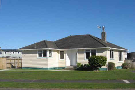 Photo of property in 23 Holland Crescent, Bulls, 4818