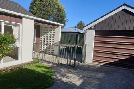 Photo of property in 2/10 Jamell Place, Avonhead, Christchurch, 8042