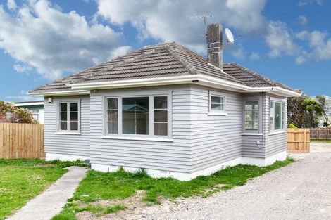 Photo of property in 4 Kapiti Crescent, Titahi Bay, Porirua, 5022