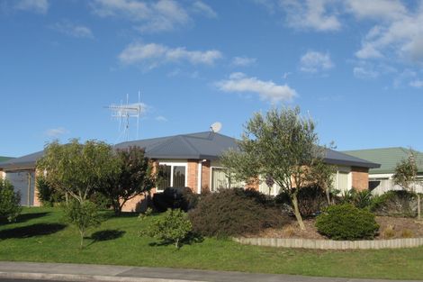 Photo of property in 35 Northmeadow Drive, Rototuna, Hamilton, 3210