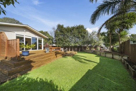 Photo of property in 17 Tupaki Place, Pakuranga Heights, Auckland, 2010