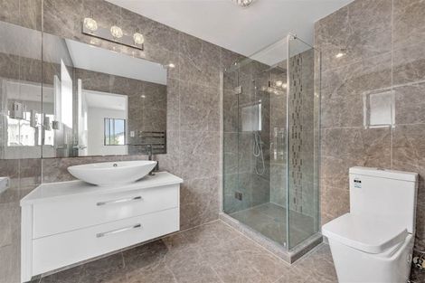 Photo of property in 37 Rosewell Crescent, Flat Bush, Auckland, 2019